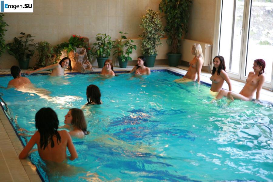Czech nudists in the pool. Slide 5