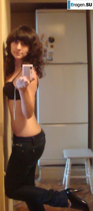 Students take pictures of themselves. Part 2. Thumbnail 1