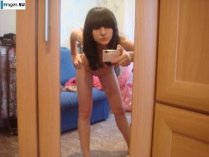 Students take pictures of themselves. Part 2. Thumbnail 11