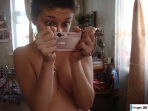 Students take pictures of themselves. Part 2. Thumbnail 24