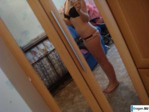 Students take pictures of themselves. Part 2. Thumbnail 32
