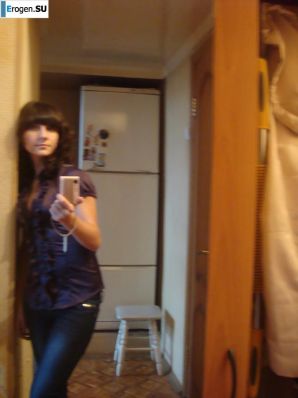 Students take pictures of themselves. Part 2. Thumbnail 4