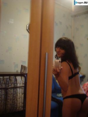 Students take pictures of themselves. Part 2. Thumbnail 6