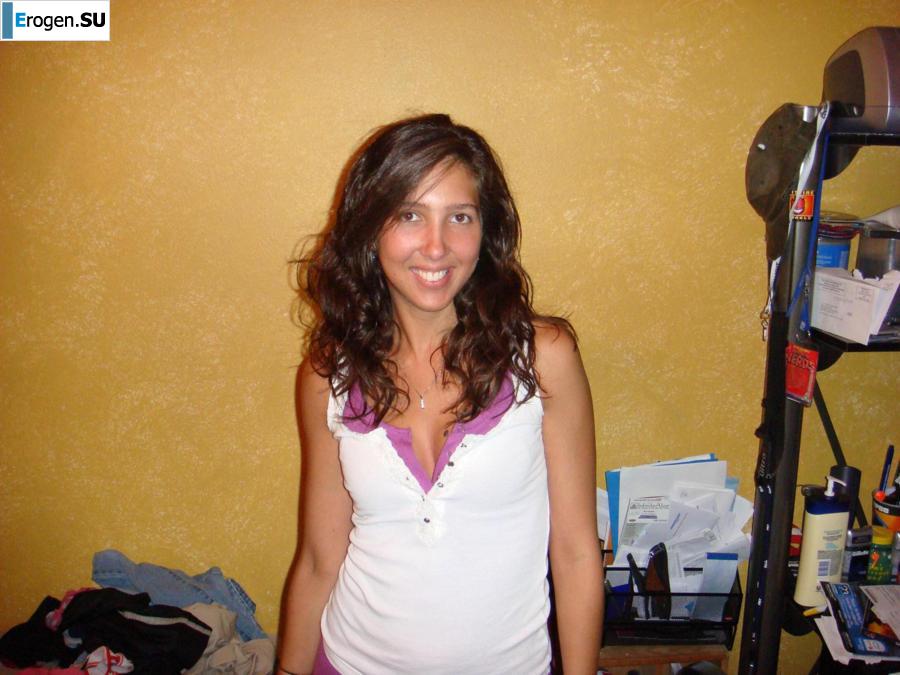 Smiling brunette with everlasting nipples. Part 3. Slide 9
