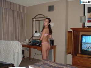 Smiling brunette with everlasting nipples. Part 3. Thumbnail 17