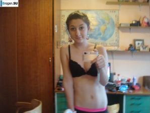 Students take pictures of themselves. Part 3. Thumbnail 16