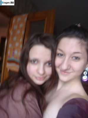 Students take pictures of themselves. Part 3. Thumbnail 25