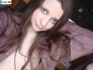 Students take pictures of themselves. Part 3. Thumbnail 26