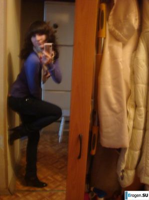 Students take pictures of themselves. Part 3. Thumbnail 42