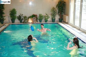Czech nudists in the pool. Part 2. Thumbnail 19