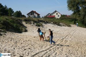 Three nudists on the river bank. Thumbnail 1