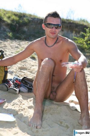 Three nudists on the river bank. Thumbnail 16