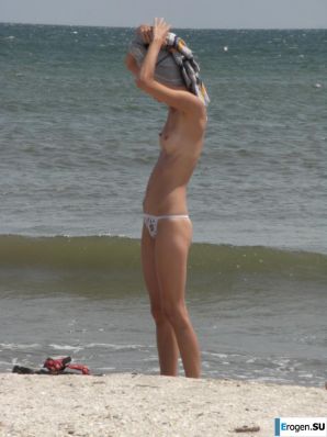 Topless thin girl on the beach. Part 2. Thumbnail 28