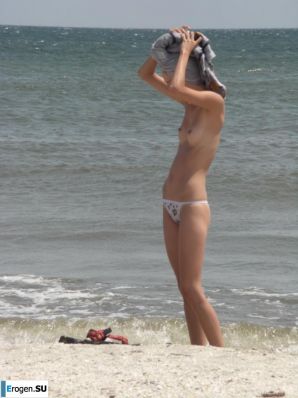 Topless thin girl on the beach. Part 2. Thumbnail 30