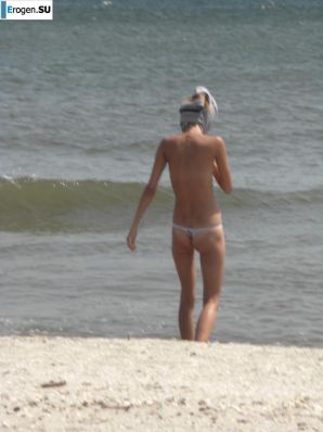 Topless thin girl on the beach. Part 2. Thumbnail 31