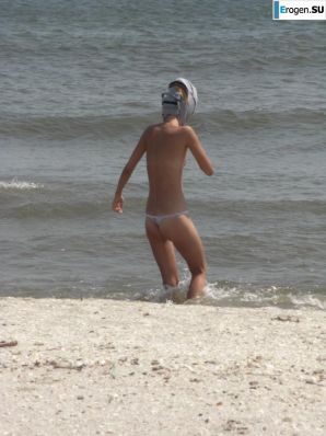 Topless thin girl on the beach. Part 2. Thumbnail 32