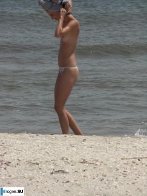 Topless thin girl on the beach. Part 2. Thumbnail 35