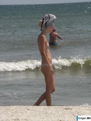 Topless thin girl on the beach. Part 2. Thumbnail 39
