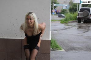 Настя из Самары ходит по городу и показывает себя. Часть 17. Миниатюра 38