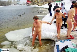 Ukrainian nudists in winter. Thumbnail 3
