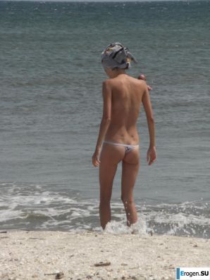 Topless thin girl on the beach. Part 3. Thumbnail 13