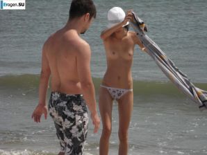 Topless thin girl on the beach. Part 3. Thumbnail 16