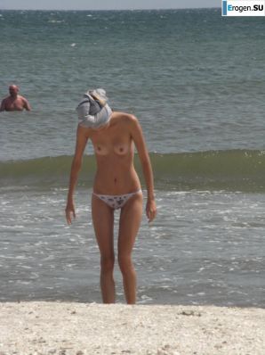 Topless thin girl on the beach. Part 3. Thumbnail 22