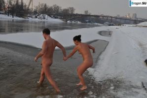Ukrainian nudists in winter. Part 2. Thumbnail 12