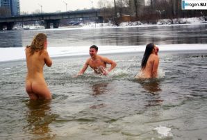 Ukrainian nudists in winter. Part 2. Thumbnail 3