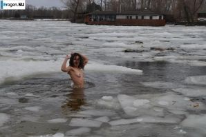 Ukrainian nudists in winter. Part 2. Thumbnail 33