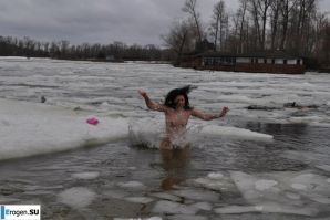 Ukrainian nudists in winter. Part 2. Thumbnail 37
