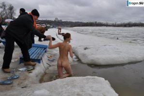 Украинские нудисты зимой. Часть 3. Миниатюра 15