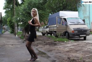 Nastya from Samara walks around the city and shows herself. Part 19. Thumbnail 8