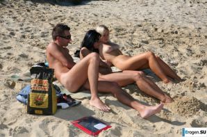 Three nudists on the riverbank. Part 4. Thumbnail 11