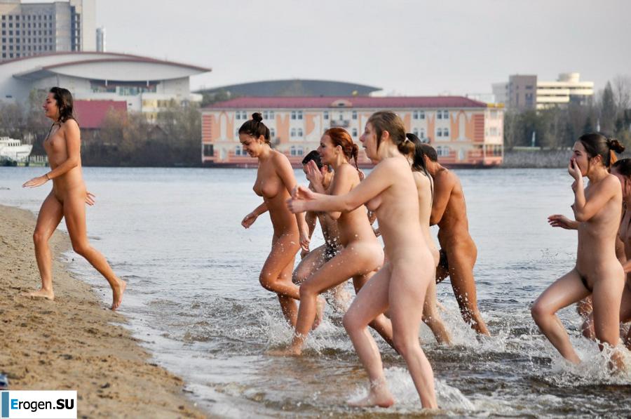 Ukrainian nudists in winter. Part 6. Slide 15