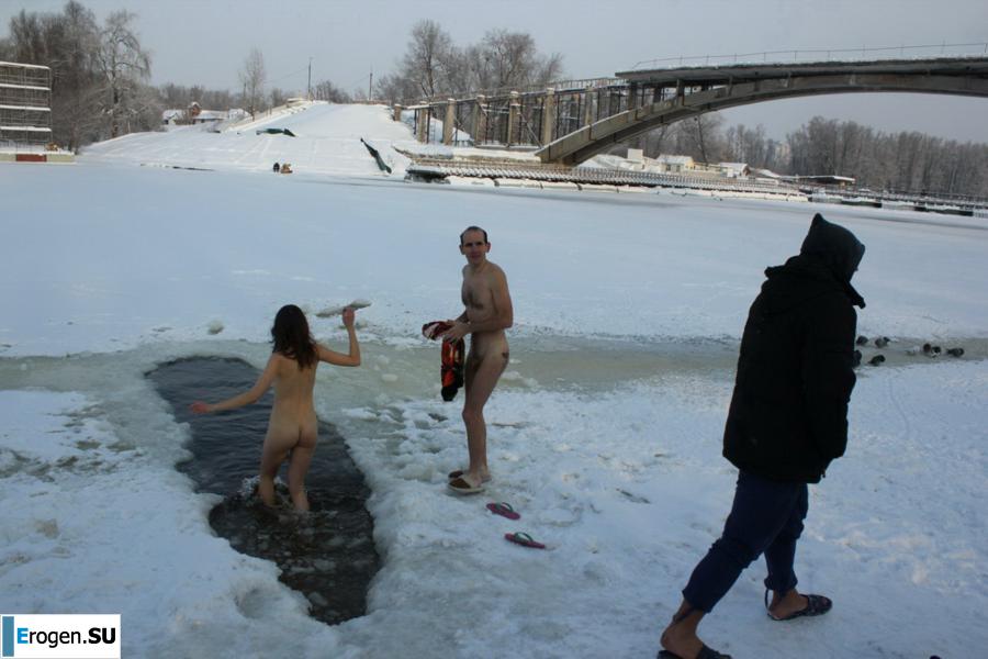 Ukrainian nudists in winter. Part 6. Slide 38