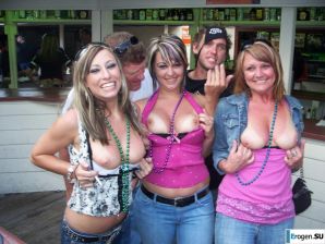 Public Nudity. Part 6. Thumbnail 8