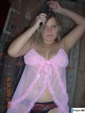 Posing at home. Thumbnail 2