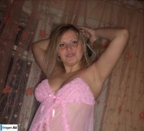 Posing at home. Thumbnail 3