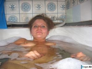 Posing at home. Thumbnail 38