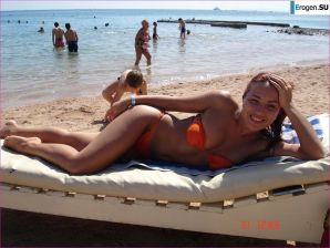 Posing at the hotel. Thumbnail 2