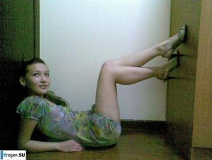 Ah, what legs. Thumbnail 5