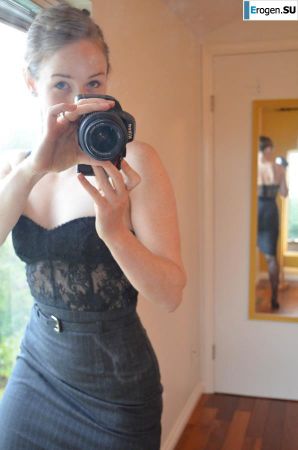 Girl with Nikon. Thumbnail 2