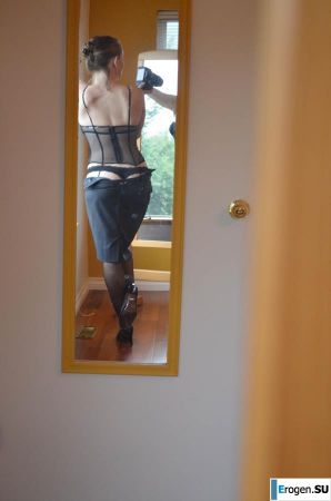 Girl with Nikon. Thumbnail 3