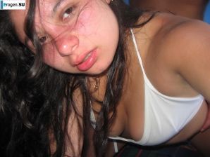 Brunette and languid. Thumbnail 10