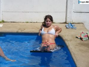 Brunette and languid. Thumbnail 21