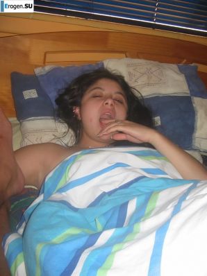 Brunette and languid. Thumbnail 3