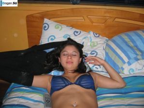 Brunette and languid. Thumbnail 7