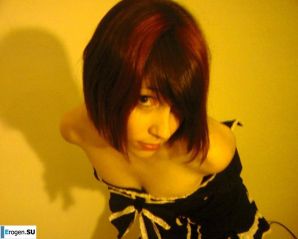 Young people like to pose. Thumbnail 10