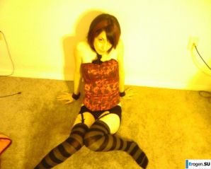 Young people like to pose. Thumbnail 21